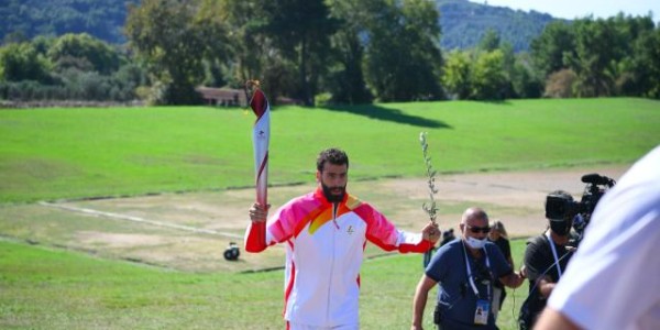 北京冬奥会火种采集成功 火炬手制服亦首次亮相