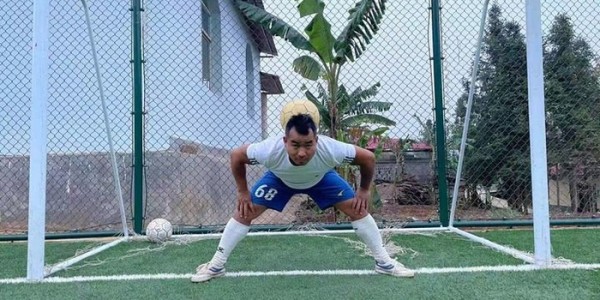 养牛、巡边、踢足球，他一样不差！