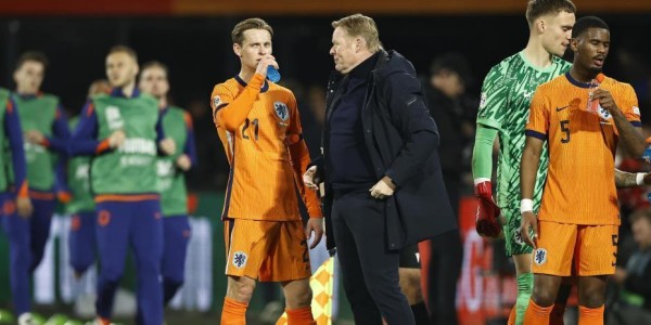 世体：德容已返回巴萨接受治疗，下周一将接受全面医疗评估