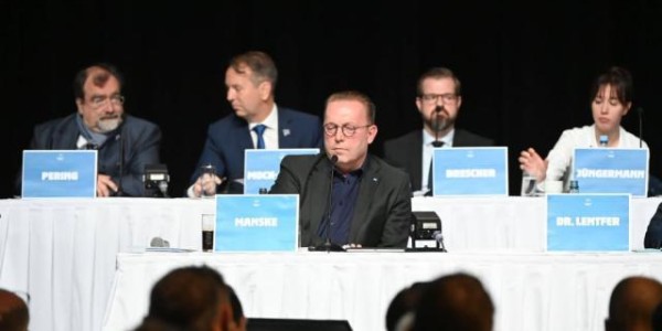 博鱼APP-惊险保级后柏林赫塔迅速换帅，施瓦茨走进首都深渊