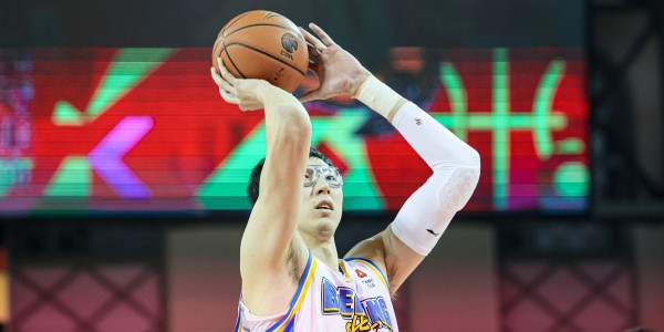 真该练练罚球了！周琦半场4罚全铁 仅得到3篮板1失误&amp;amp;正负值-10